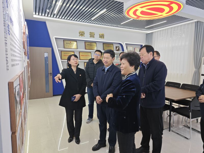 美女操逼逼网站2025年05月09日上午 安阳市人大常委会副主任、市总工会党组书记、主席夏军一行莅临华阳电磁铁参观调研；对公司2023年全国五一劳动奖章获得者汪利娜慰问，并听取劳模工作室相关情况汇报